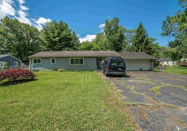 Homes for sale in Monroe, MI | 7701 Southmoor Dr, Monroe, MI 48161 | MLS# 50212105