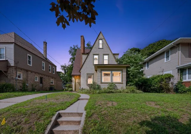 Photo 2 of Sale Pending at 507 Elliott St, Grand Rapids, MI 49507 | MLS# 70552666 | Listing updated on 2026-09-21