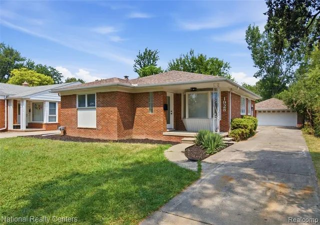 1st image of 1928 Cresthill Ave, Royal Oak, MI 48073 | MLS# 61019978