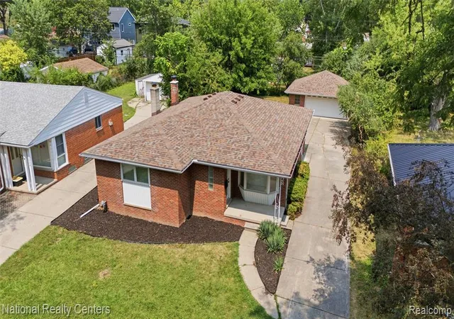 2nd image of 1928 Cresthill Ave, Royal Oak, MI 48073 | MLS# 61019978