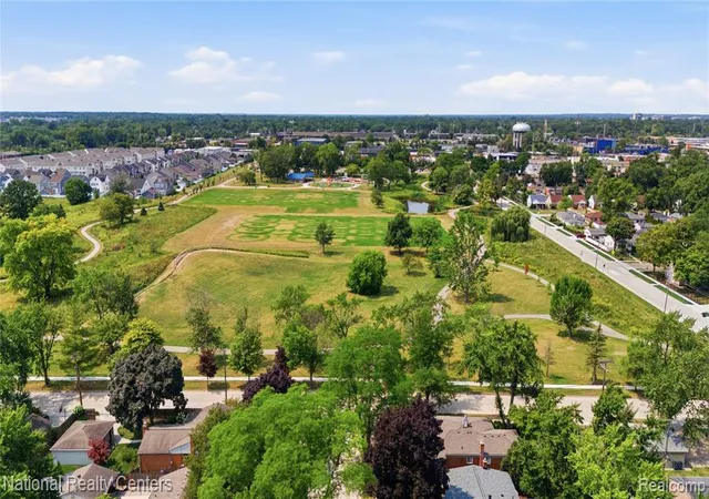 39th image of 1928 Cresthill Ave, Royal Oak, MI 48073 | MLS# 61019978