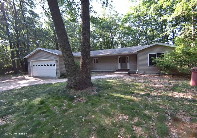 Photo 1 of Single family home for sale at 701 Westlawn St, Harrison, MI 48625 | MLS# 50217070 | Listing updated on 2026-09-03