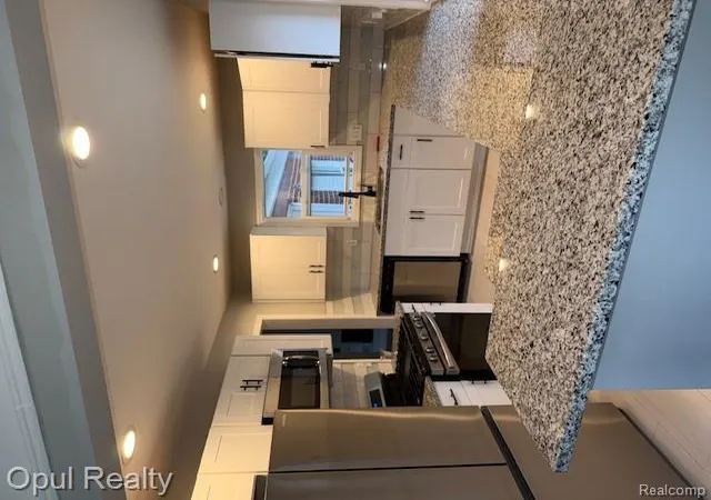 2nd image of 6550 Golfview St, Garden City, MI 48135 | MLS# 60949426