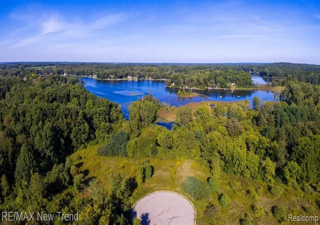 9th image of 4681 Roya Trl, Howell, MI 48843 | MLS# 60213588