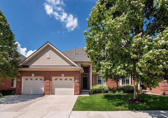1st image of 29509 Woodpark Cir, Warren, MI 48092 6307 | MLS# 61008129