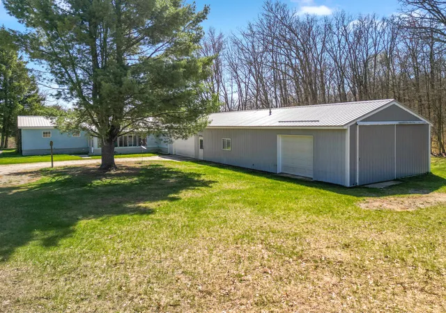 33rd image of 7291 S 184th Ave, Holton, MI 49425 | MLS# 70527861