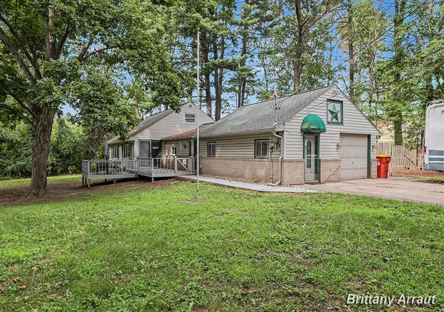 Photo 2 of Single family home for sale at 2027 Valentine St, Grand Rapids, MI 49525 | MLS# 70553623 | Listing updated on 2026-09-15