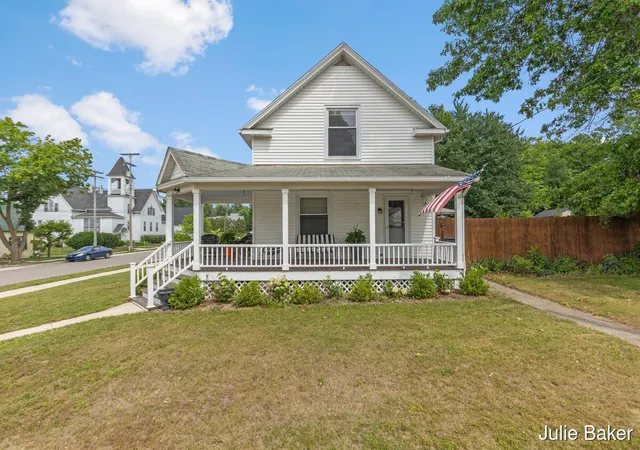 Homes for sale in Rockford, MI | 40 S Monroe St, Rockford, MI 49341 | MLS# 70542961