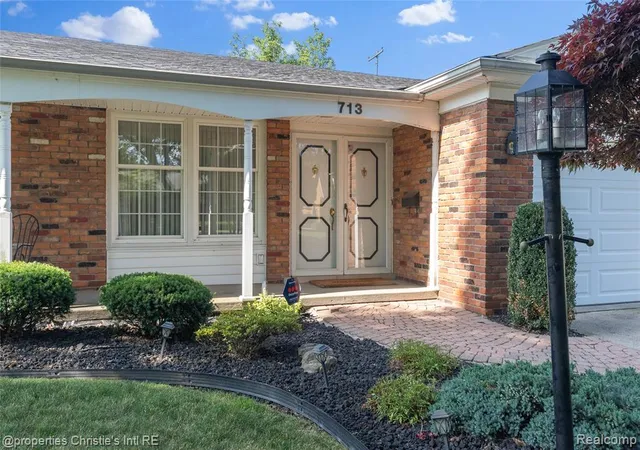 Homes for sale in Grosse Pointe Woods, MI | 713 Moorland Dr, Grosse Pointe Woods, MI 48236 | MLS# 61008681