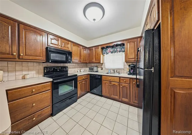Homes for sale in Grosse Pointe Woods, MI | 713 Moorland Dr, Grosse Pointe Woods, MI 48236 | MLS# 61008681