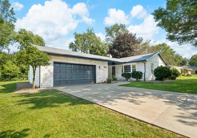 Photo 3 of Single family home for sale at 1016 Tomahawk Ln, Niles, MI 49120 | MLS# 70555333 | Listing updated on 2026-09-16
