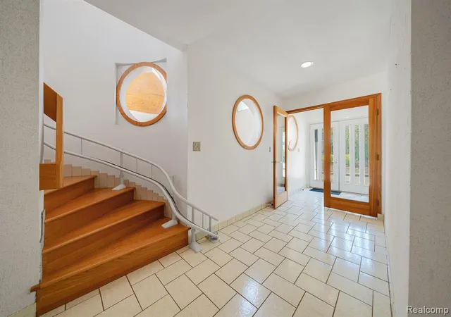 Photo 3 of Single family home for sale at 935 Stratton Dr, Waterford, MI 48328 3930 | MLS# 60339472 | Listing updated on 2026-09-06