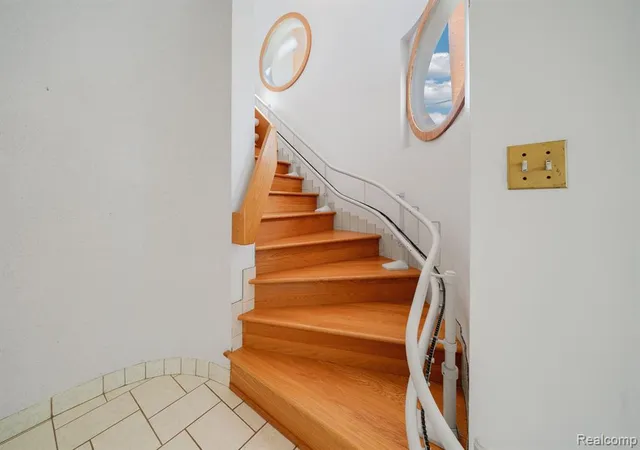 Photo 4 of Single family home for sale at 935 Stratton Dr, Waterford, MI 48328 3930 | MLS# 60339472 | Listing updated on 2026-09-06