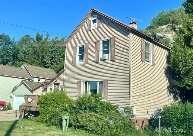 Photo 1 of Single family home for sale at 137 Cliff St, Ishpeming, MI 49849 | MLS# 50218039 | Listing updated on 2026-09-18