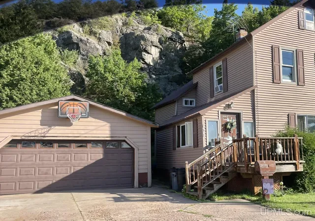Photo 2 of Single family home for sale at 137 Cliff St, Ishpeming, MI 49849 | MLS# 50218039 | Listing updated on 2026-09-18