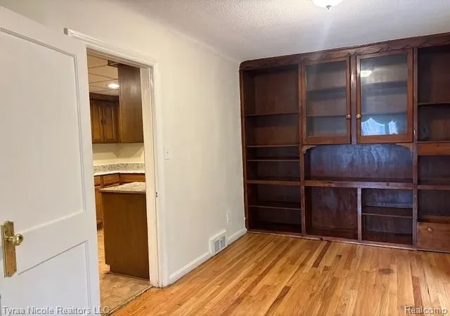 3rd image of 1931-1939 Ewald Cir, Detroit, MI 48238 | MLS# 60988325