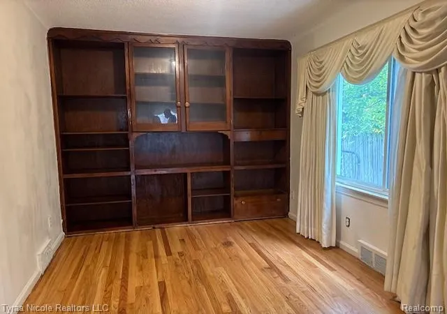 4th image of 1931-1939 Ewald Cir, Detroit, MI 48238 | MLS# 60988325