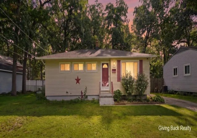 Photo 3 of Single family home for sale at 4032 Flamingo Ave, Wyoming, MI 49509 | MLS# 70554622 | Listing updated on 2026-09-02