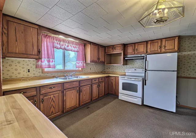 Photo 3 of Single family home for sale at 207 Pine St, Greenland, MI 49929 | MLS# 50216839 | Listing updated on 2026-09-25