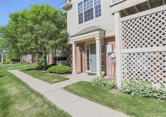 Photo 3 of Sale Pending at 1859 Flagstone Cir, Rochester, MI 48307 6095 | MLS# 60999257 | Listing updated on 2026-08-29