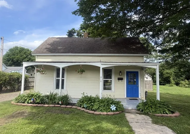 Homes for sale in Sturgis, MI | 215 N Centerville Rd, Sturgis, MI 49091 | MLS# 70538528