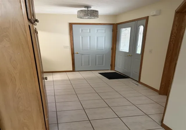 4th image of 828 Highbanks Dr, Allegan, MI 49010-1697