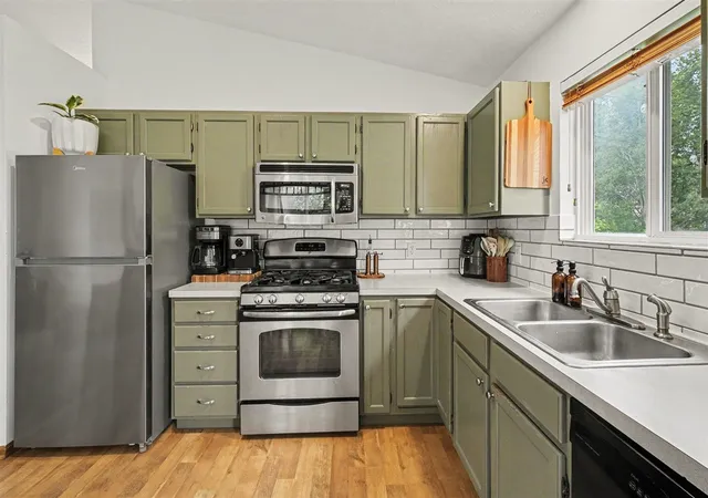 Photo 3 of Sale Pending at 3053 Burritt St, Grand Rapids, MI 49504 | MLS# 70539969 | Listing updated on 2026-07-03