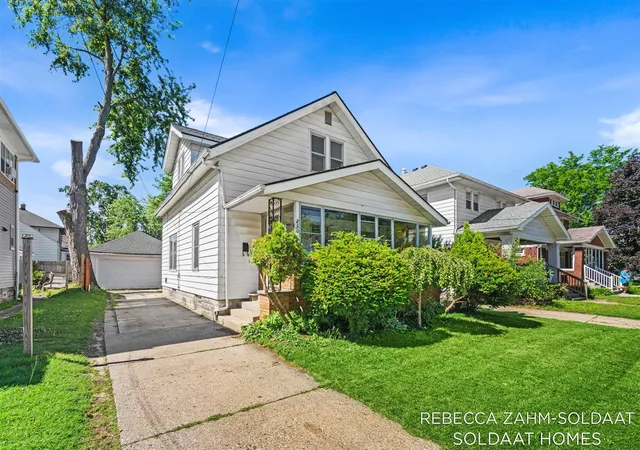 Photo 1 of Single family home for sale at 850 Richmond St, Grand Rapids, MI 49504 | MLS# 70539357 | Listing updated on 2026-07-06