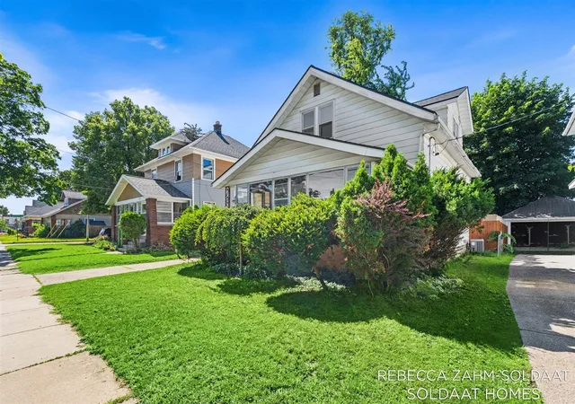 Photo 3 of Single family home for sale at 850 Richmond St, Grand Rapids, MI 49504 | MLS# 70539357 | Listing updated on 2026-07-06