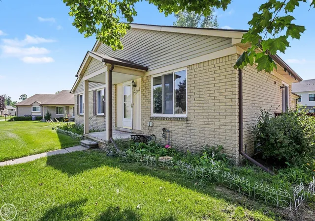 Photo 4 of Condo for sale at 31796 Breezeway Dr #25, Chesterfield, MI 48047 | MLS# 50214769 | Listing updated on 2026-09-02