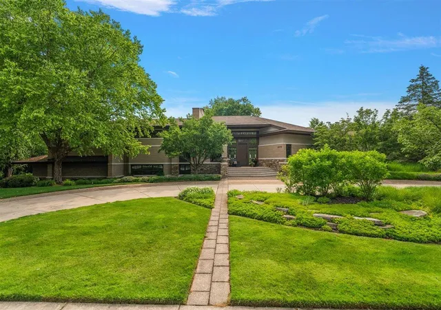 Photo 2 of Single family home for sale at 1878 Watermark Dr, Grand Rapids, MI 49546 | MLS# 70481607 | Listing updated on 2026-09-13