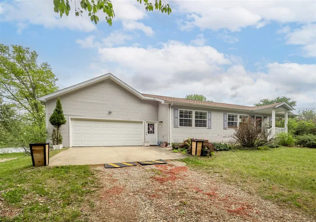 2nd image of 32940 Fish Hatchery Rd, Kalamazoo, MI 49009 | MLS# 70534256