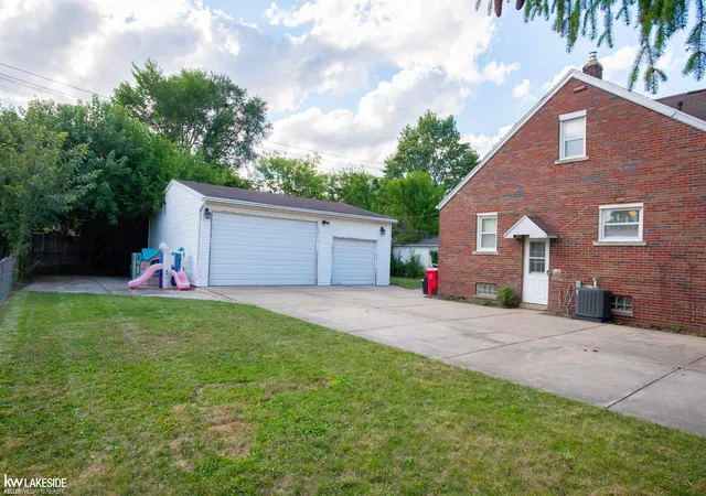Photo 3 of Sale Pending at 29315 Pinehurst St, Roseville, MI 48066 | MLS# 50219334 | Listing updated on 2026-09-04