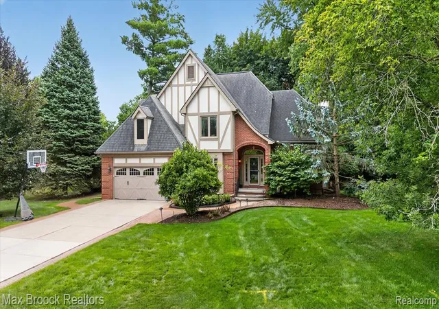 1st image of 27261 Apple Tree Ln, Franklin, MI 48025 | MLS# 61022053