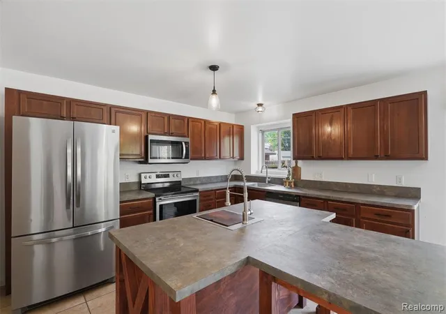 Photo 4 of Single family home for sale at 22571 E 13 Mile Rd, Saint Clair Shores, MI 48082 2404 | MLS# 61024179 | Listing updated on 2026-09-15