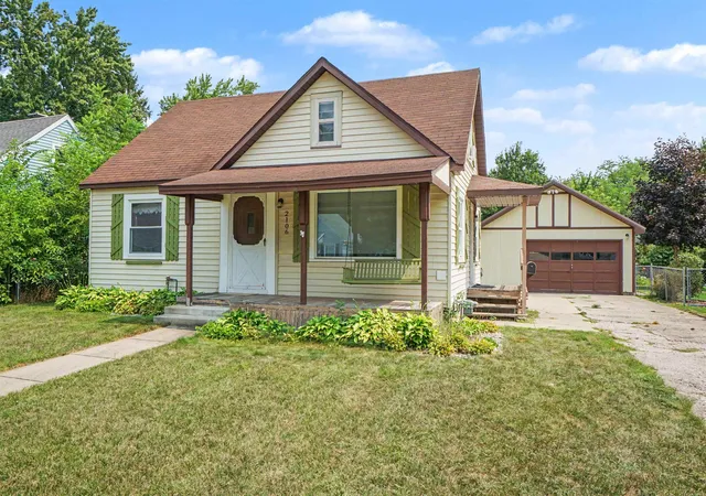 1st image of 2106 Tennessee St, Midland, MI 48642 | MLS# 50218303