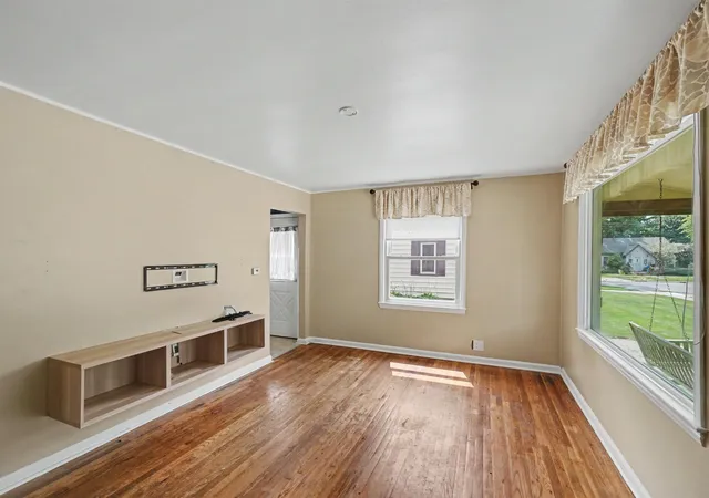 4th image of 2106 Tennessee St, Midland, MI 48642 | MLS# 50218303