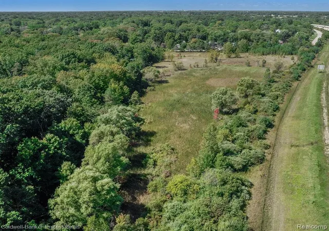5th image of 1001 S Vassar Rd, Davison, MI 48423 | MLS# 60998675