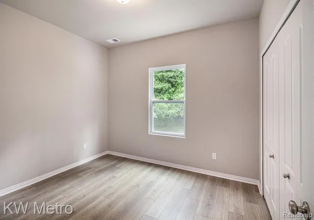 2nd image of 235 Whispering Pines Dr, Fenton, MI 48430 5303