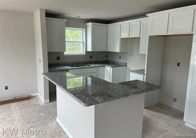 5th image of 235 Whispering Pines Dr, Fenton, MI 48430
