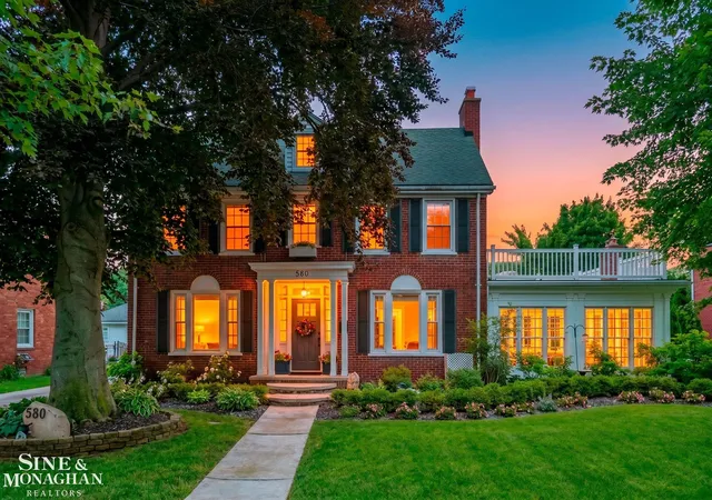 Homes for sale in Grosse Pointe Woods, MI | 580 Hampton Rd, Grosse Pointe Woods, MI 48236 | MLS# 50213819