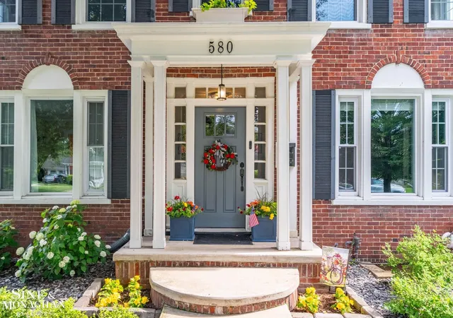 Homes for sale in Grosse Pointe Woods, MI | 580 Hampton Rd, Grosse Pointe Woods, MI 48236 | MLS# 50213819