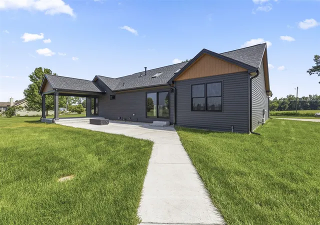 3rd image of 20872 State Line Rd, Elkhart, IN 46514 | MLS# 70543268