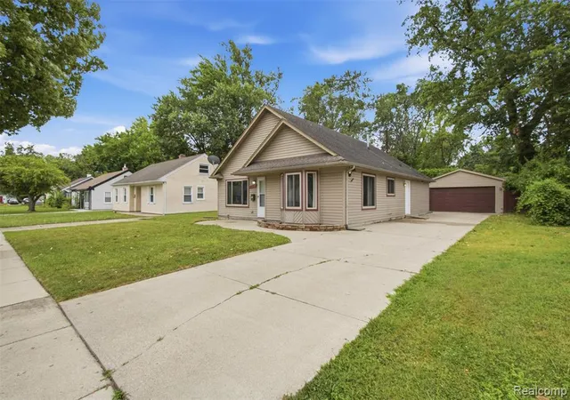 Photo 2 of Single family home for sale at 22141 Condon St, Oak Park, MI 48237 2923 | MLS# 61025079 | Listing updated on 2026-08-30