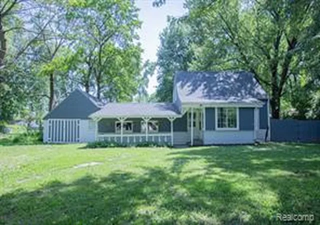 Homes for sale in Clinton Township, MI | 20500 Mckishnie St, Clinton Township, MI 48035 | MLS# 61009899