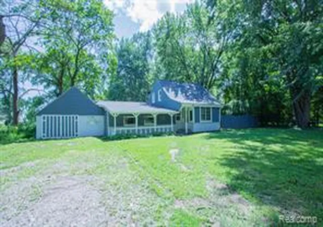 Homes for sale in Clinton Township, MI | 20500 Mckishnie St, Clinton Township, MI 48035 | MLS# 61009899