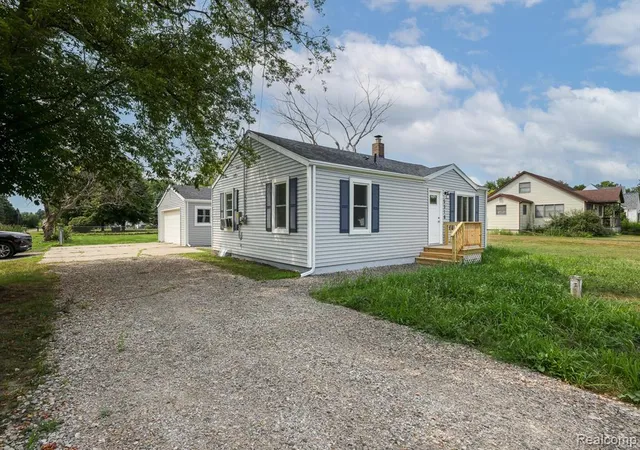 Photo 4 of Single family home for sale at 5318 E Bristol Rd, Burton, MI 48519 | MLS# 61021797 | Listing updated on 2026-09-15