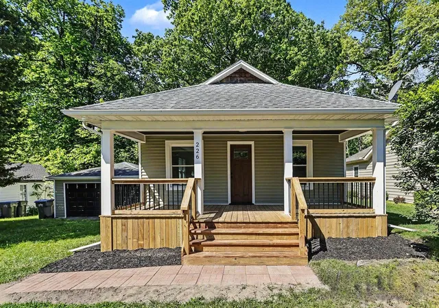 Homes for sale in New Buffalo, MI | 226 S Barker St, New Buffalo, MI 49117 | MLS# 70538351