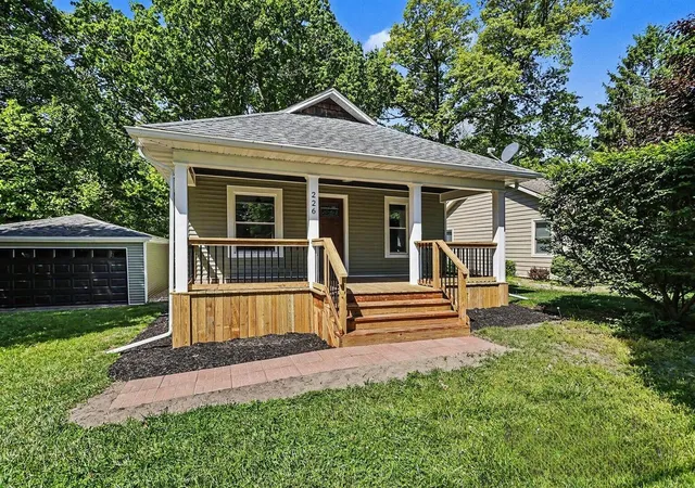 Homes for sale in New Buffalo, MI | 226 S Barker St, New Buffalo, MI 49117 | MLS# 70538351