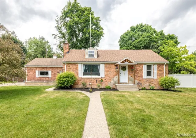 Homes for sale in Port Huron, MI | 2435 Sharon Ln, Port Huron, MI 48060 | MLS# 61001445